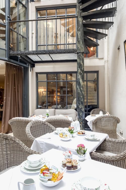 Hôtel Chateaubriand Champs Elysées, Outdoor dining
