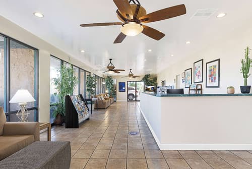 Travelodge by Wyndham Palm Springs, Lobby