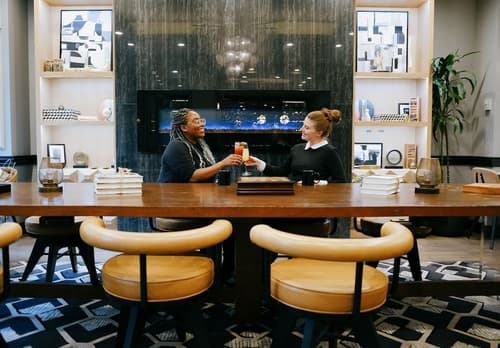 Claridge House, Lobby lounge