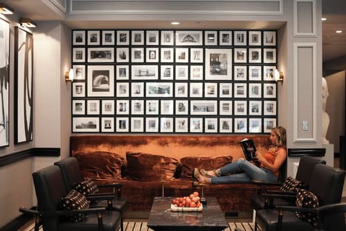 Claridge House, Lobby sitting area