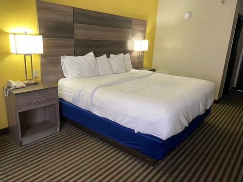 Baymont by Wyndham Oklahoma City Airport, Room