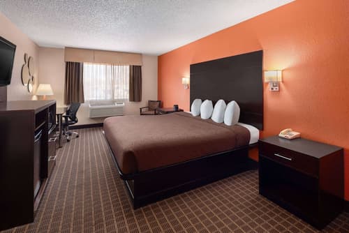 Howard Johnson by Wyndham Williams, Room