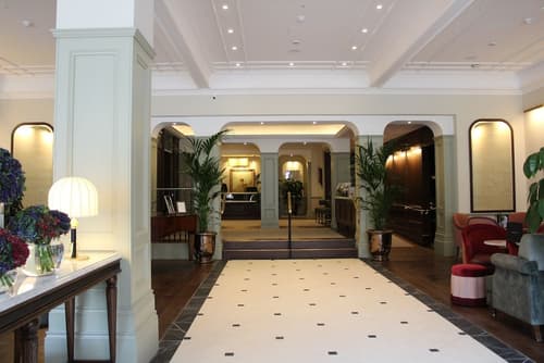The Metropole Hotel, Reception