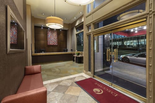Executive Hotel Pacific, Interior entrance