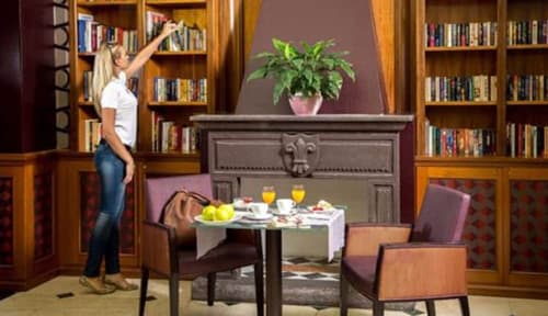 Hotel Morgana, Lobby sitting area