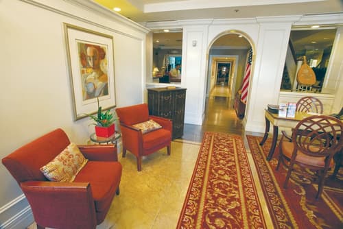 Inn At The Opera, Lobby sitting area