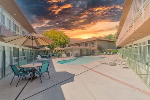 The Oakhurst Inn at Yosemite, Pool