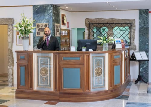 Hotel Royal, Reception