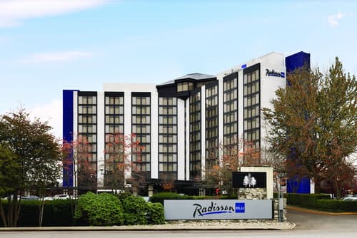 Radisson Blu Vancouver Airport Hotel & Marina, Exterior