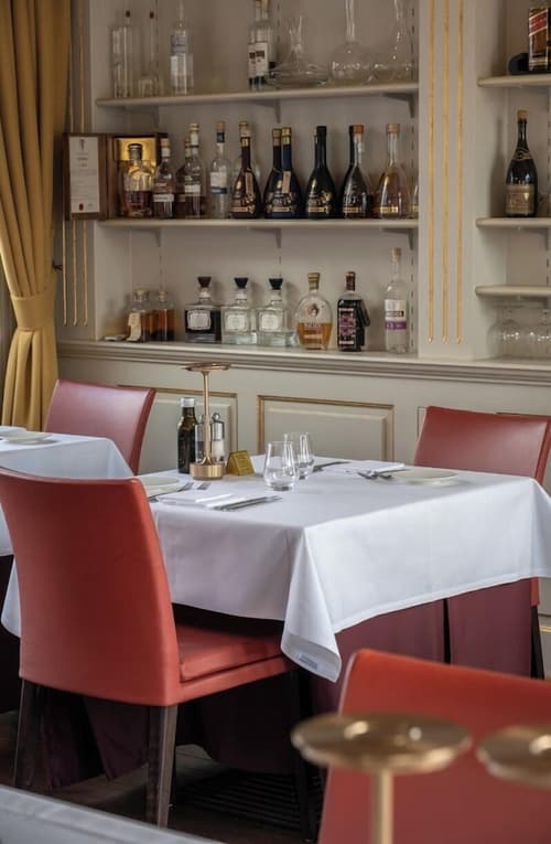 Hyllit Hotel, Restaurant