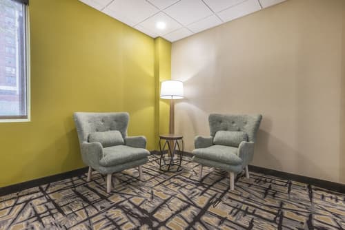 Quality Inn & Suites Downtown, Lobby sitting area