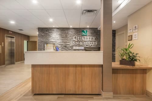 Quality Inn & Suites Downtown, Lobby
