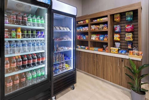 La Quinta Inn & Suites by Wyndham Memphis I-240, Food and drink