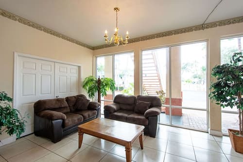 Econo Lodge Inn & Suites, Lobby