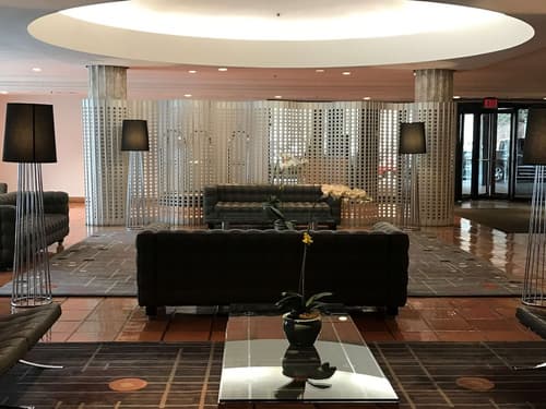 Washington Plaza Hotel, Lobby