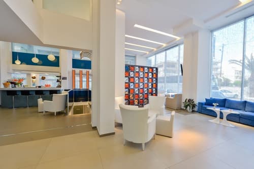 Astron Hotel, Lobby lounge