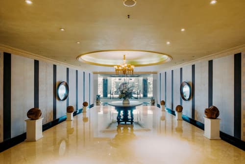 The Papandayan, Interior entrance