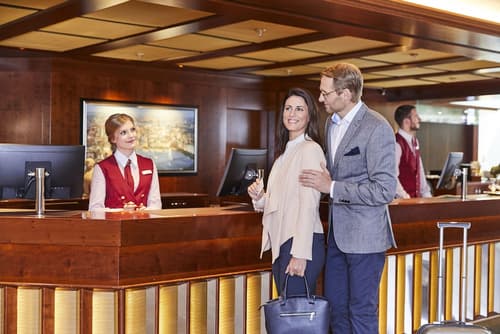 Grand Elysee Hamburg, Reception