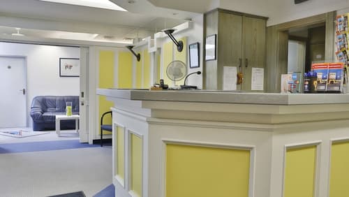 Hotel Avenue, Lobby sitting area