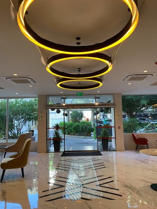 The Eliott Hotel, Lobby