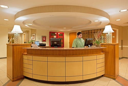La Quinta Inn & Suites by Wyndham Boston Somerville, Lobby
