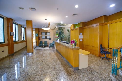 Hotel Mainake, Reception