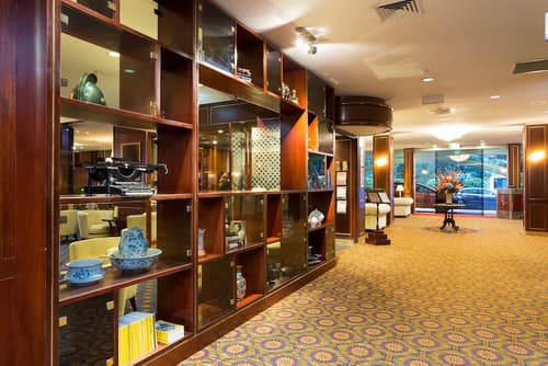 Royal On The Park, Lobby