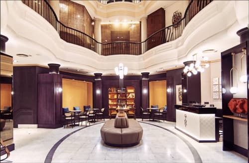 Occidental León Alfonso V, Lobby