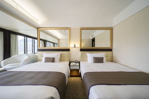 Regal Oriental Hotel, Room