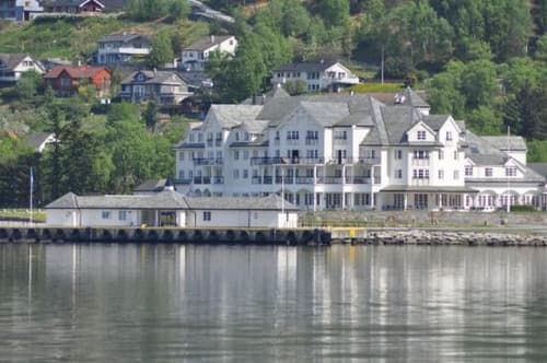 Vøringfoss Hotel, Front of property
