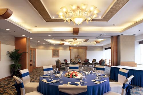 Jianguo Hotel Shanghai, Restaurant