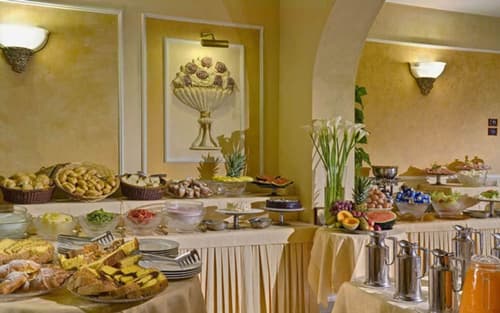 Corona D'italia, Buffet