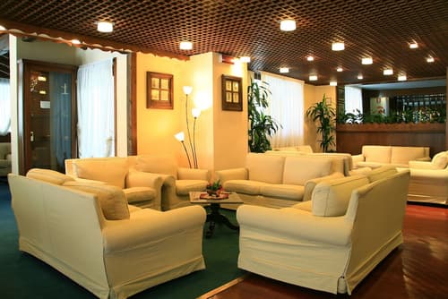 Hotel Les Jumeaux Courmayeur, Lobby sitting area