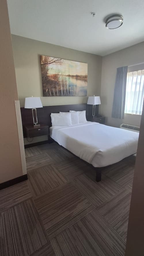 Island Suites, Room