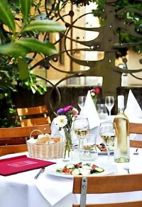 Hotel Deutsches Theater Downtown, Restaurant