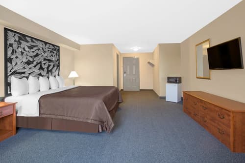 Super 8 by Wyndham Sault Ste Marie On, Room