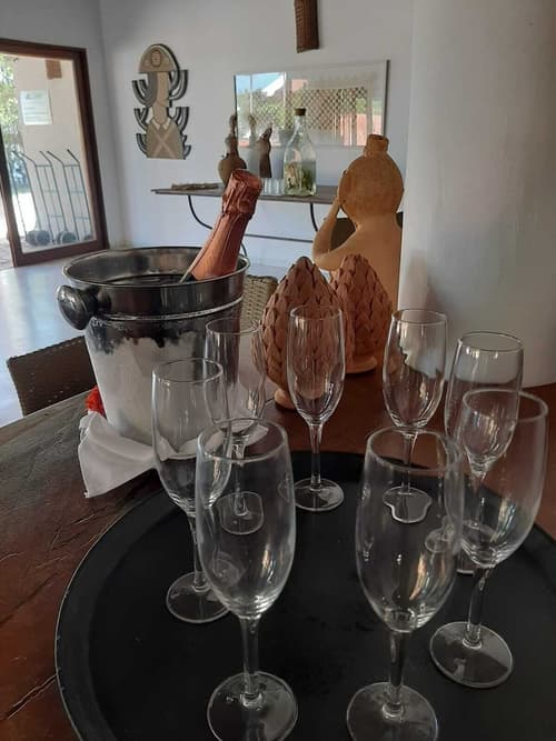 Anga Beach Hotel, Reception