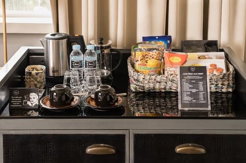 The Henry Hotel Manila, Restaurant