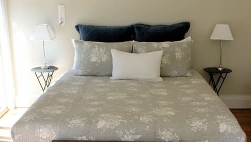 970 Lonely Bay Lodge, Room