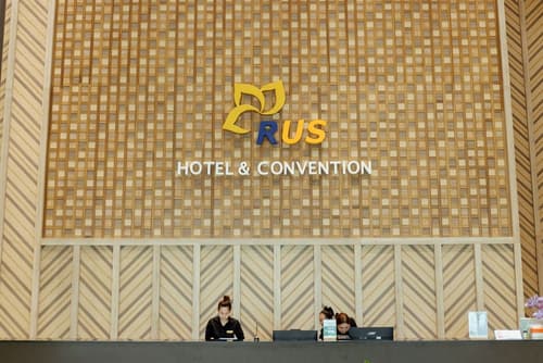 RUS Hotel&Convention, Reception