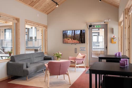 Waterfront Cabins, Reception