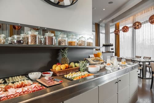 Welcome Hotel, Restaurant