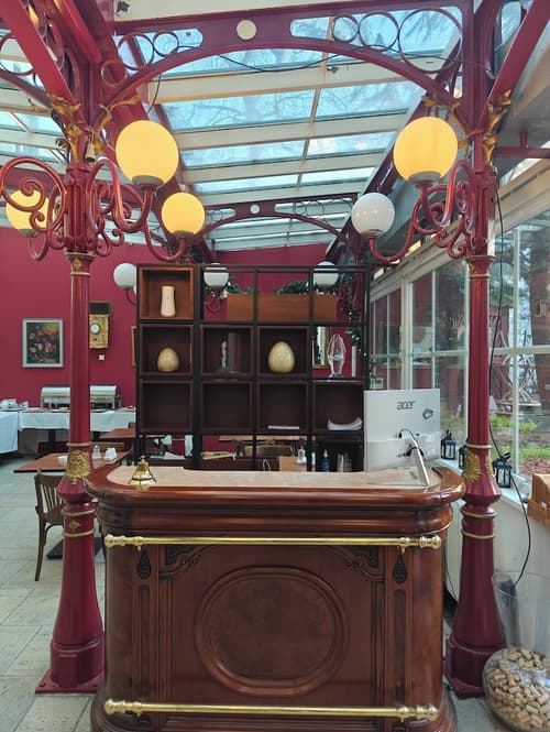 Hotel Viki, Reception