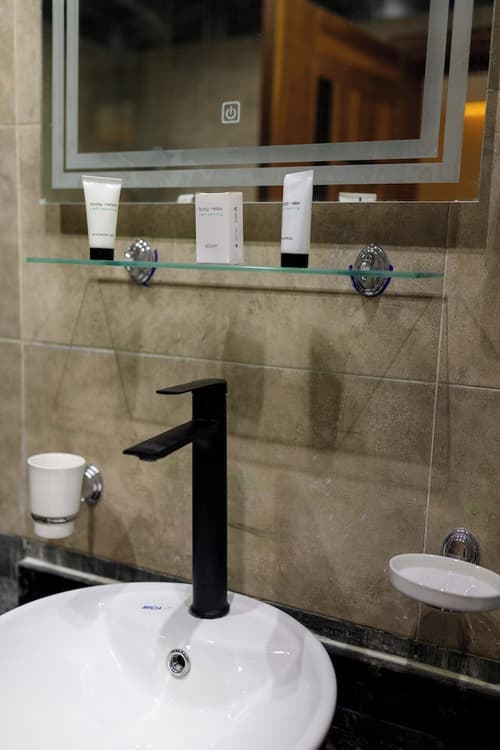 Pyramids sunshine view, Room