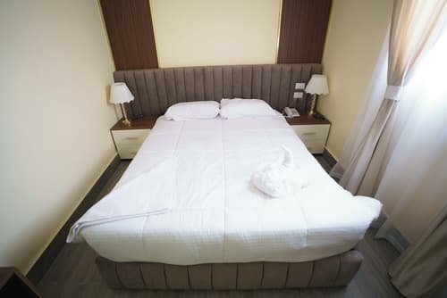 Pyramids sunshine view, Room