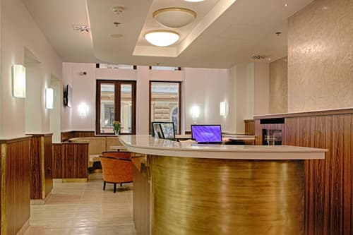 Hotel Ambiance, Reception