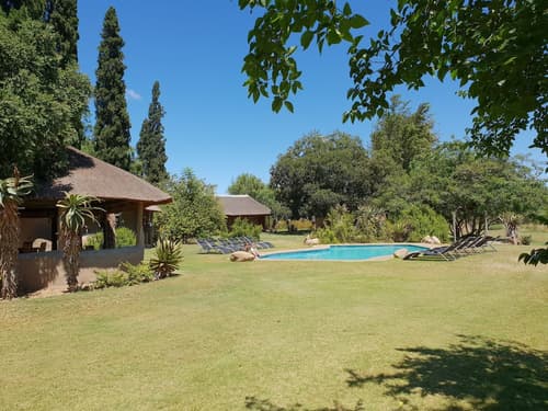 Chrislin African Lodge, Outdoor pool