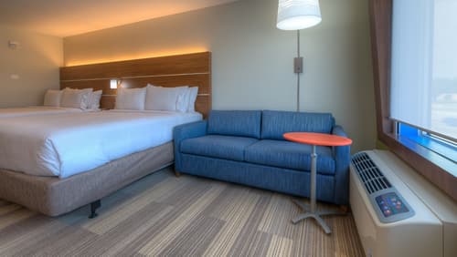 Holiday Inn Express & Suites Tulsa Midtown by IHG, Room