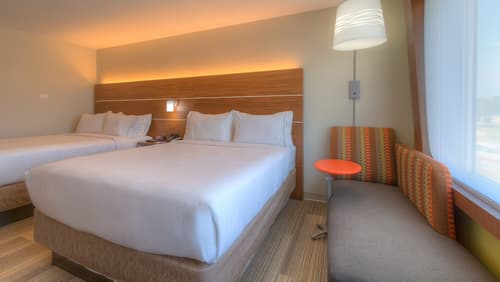 Holiday Inn Express & Suites Tulsa Midtown by IHG, Room