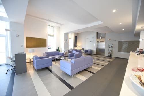 Hotel Executive Inn, Lobby